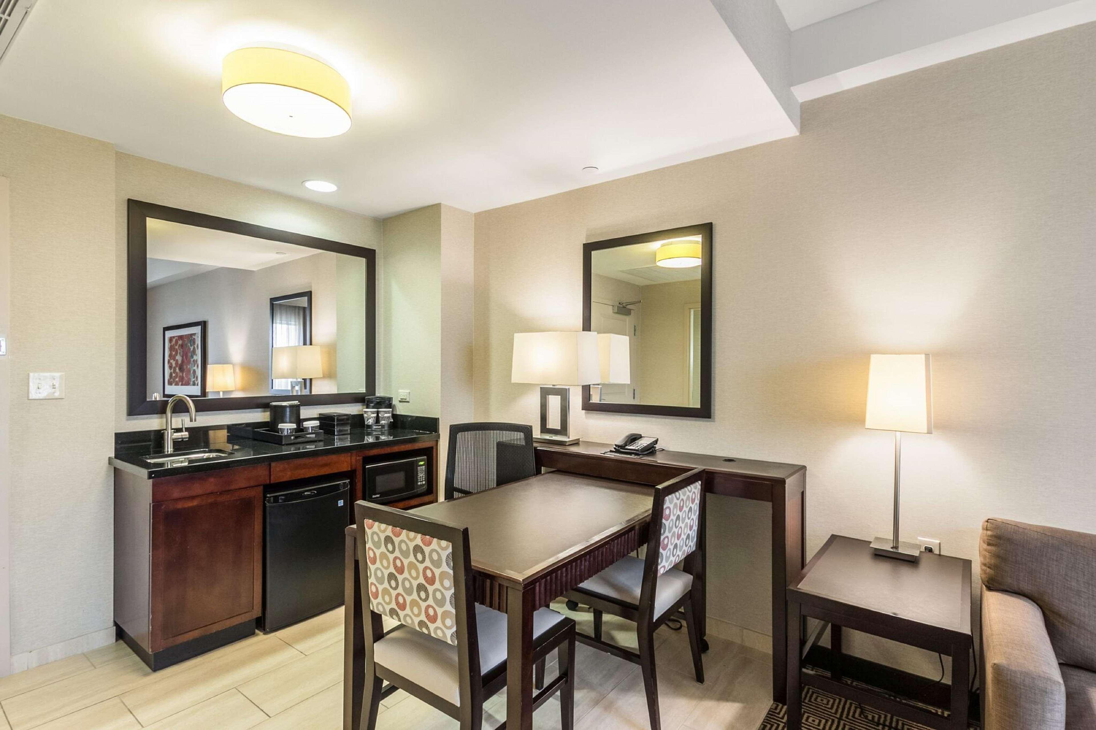 Embassy Suites By Hilton Newark Airport Ελίζαμπεθ Εξωτερικό φωτογραφία