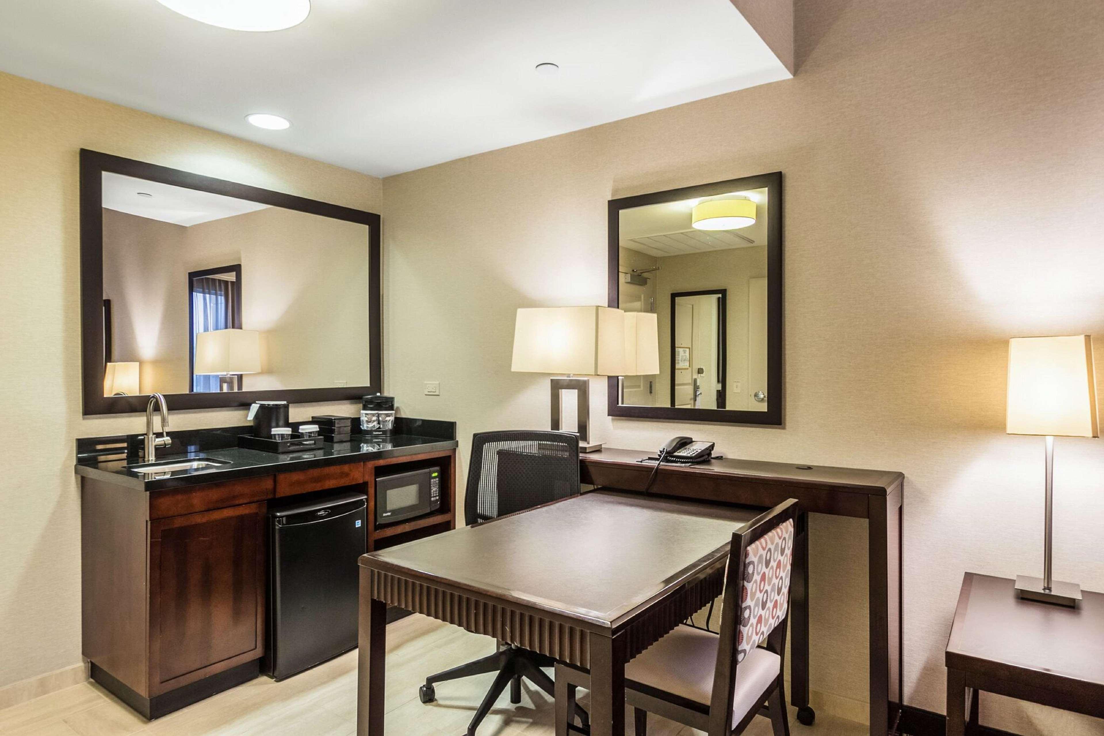Embassy Suites By Hilton Newark Airport Ελίζαμπεθ Εξωτερικό φωτογραφία